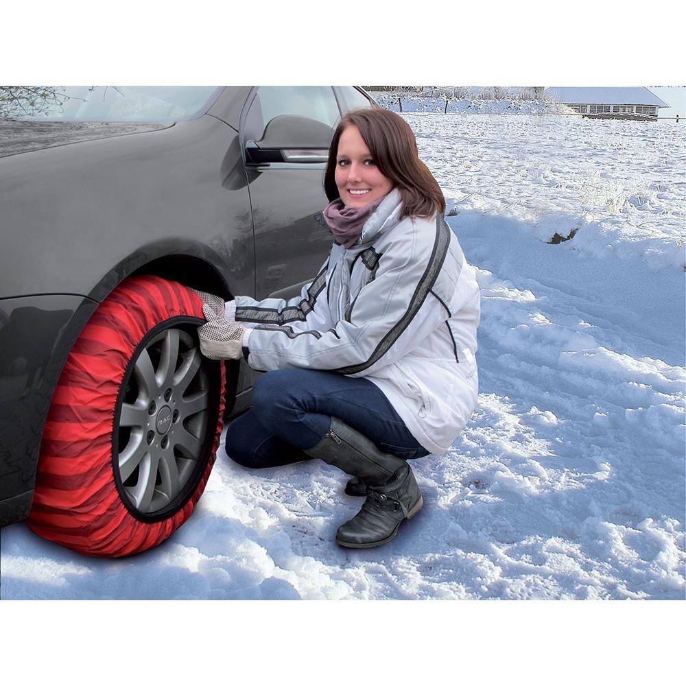 Chaussettes neige 235 45 R18 et chaines neige pour pneus de dimensions 235  45 R18
