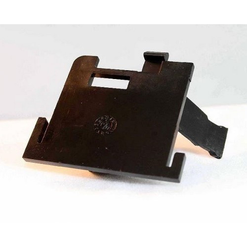  Retaining clip for passenger seat right plastic cover - BB26222 