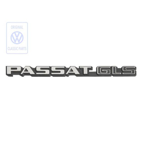  Emblema PASSAT GLS cromado sobre fundo preto para a porta traseira do VW Passat B2 Hatch fase 1 acabamento GLS (1980-1985) - C076942 