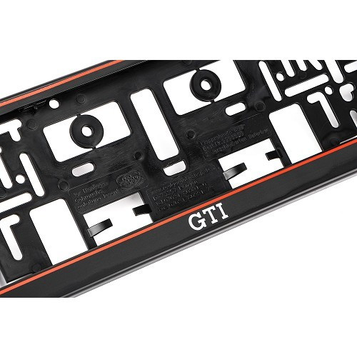 Soporte de placa "GTI" con borde rojo - C181582