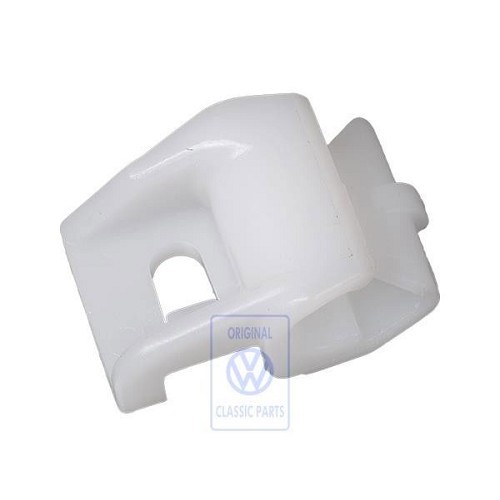  Soporte plástico para tubo de freno trasero - C246730 