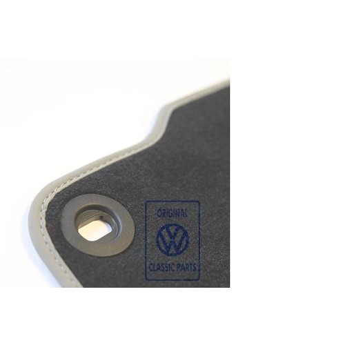 Zwarte vloermat voor Volkswagen Golf 4 R32 - C253807