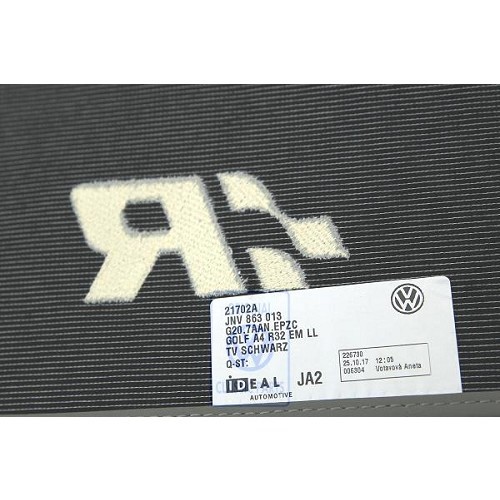 Tapis de sol noir pour Volkswagen Golf 4 R32 - C253807