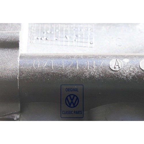 Caja del termostato para VW Golf 4 y Passat 3B con motor V5 - C262675