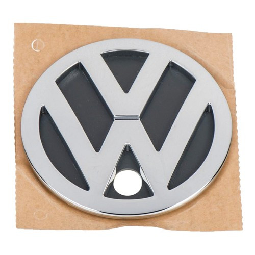 Logo adhésif VW chromé sur fond noir de hayon et malle arrière pour VW Golf 4 Variant et Bora (09/1998-06/2006) - C285445