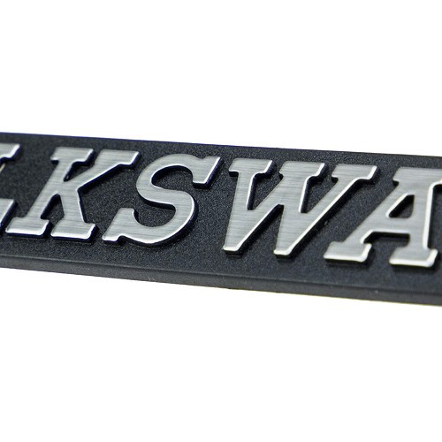 Emblème arrière VOLKSWAGEN chromé sur fond noir de coffre pour VW Golf 1 Berline Cabriolet et Jetta 1 (02/1974-02/1984) - GA01755