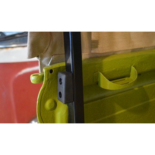 Cuscinetto in gomma tra la centina per cassone e la sponda laterale per Combi Split e Bay Window pick-up - KA14060