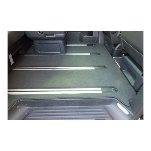     
                
                
    Tappetino posteriore e per bagagliaio grigio antracite per VW Transporter T5 con 1 portiera scorrevole - KB28220
