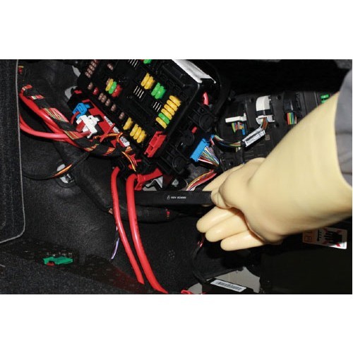 Tools to remove door trims from hybrid / electric 1000V vehicles - TB04762