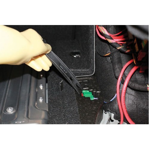 Tools to remove door trims from hybrid / electric 1000V vehicles - TB04762